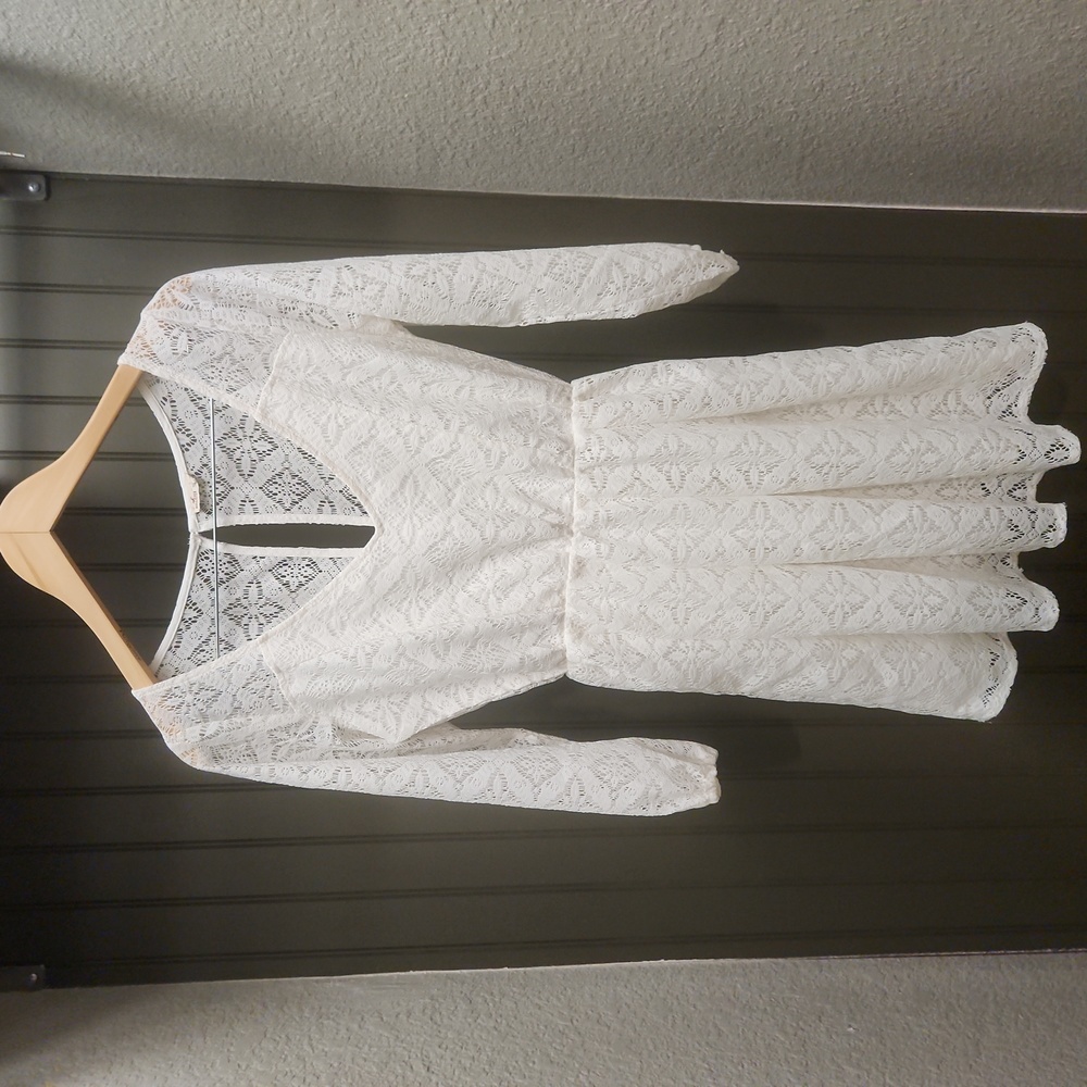 Holister lace midi dress cinch waist with lining Size Small 18 inches pit to pit